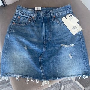 High-rise deconstructed skirt